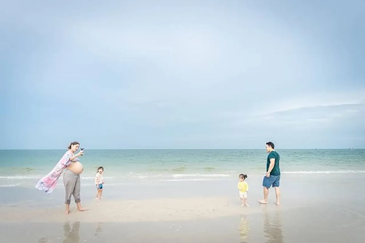 ครอบครัวสุขสันต์ เบนซ์-มิค ชวนลูกๆ ถ่ายรูปอบอุ่นก่อนคลอดลูกชาย