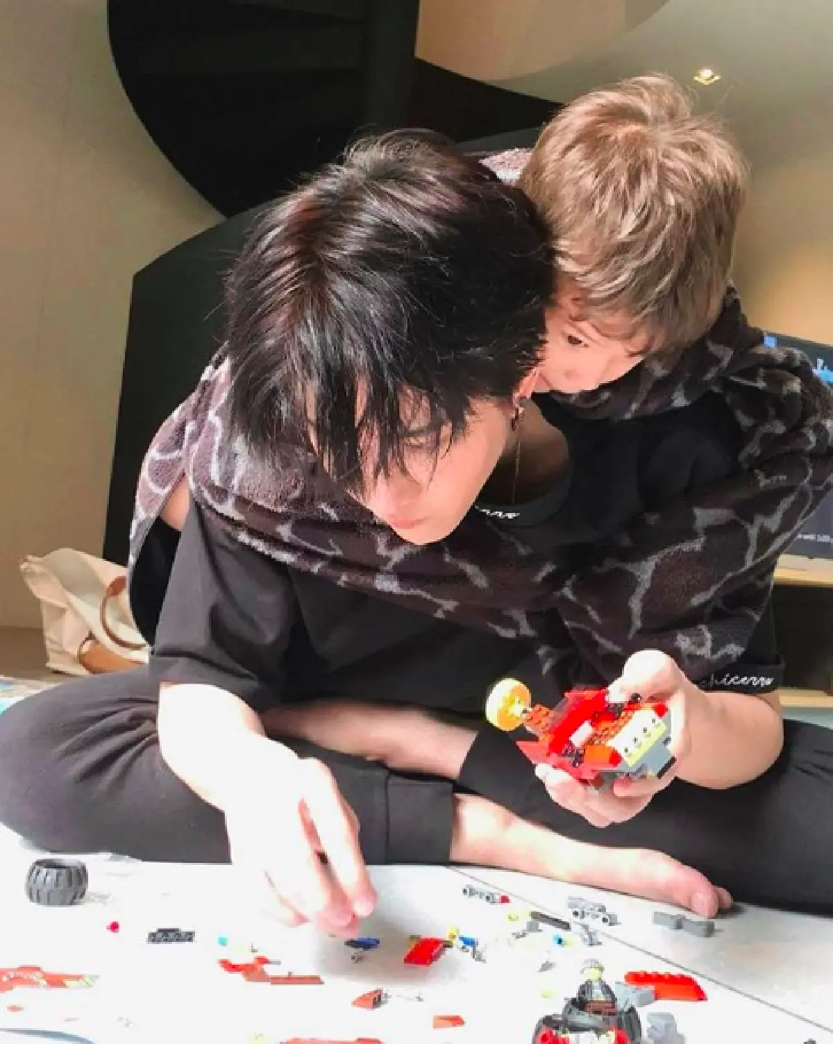 "ไมค์ พิรัชต์" เผยช่วงเวลาแห่งความสุขกับ "น้องแม็กซ์เวลล์" ติดพ่อมากจนขอให้อุ้มทั้งวัน