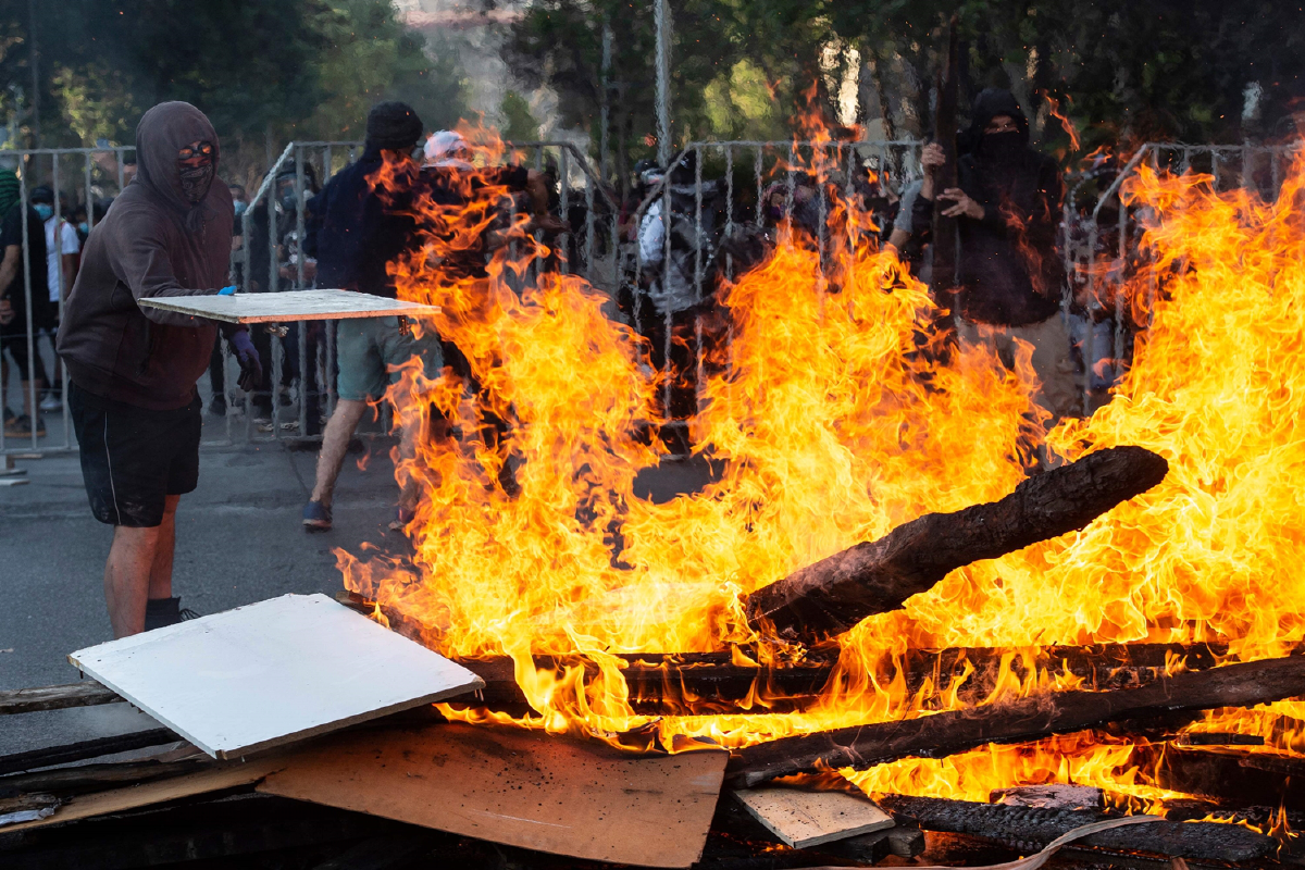 ชิลีลุกเป็นไฟ! ประชาชนประท้วงเดือดปะทะตำรวจโกลาหล