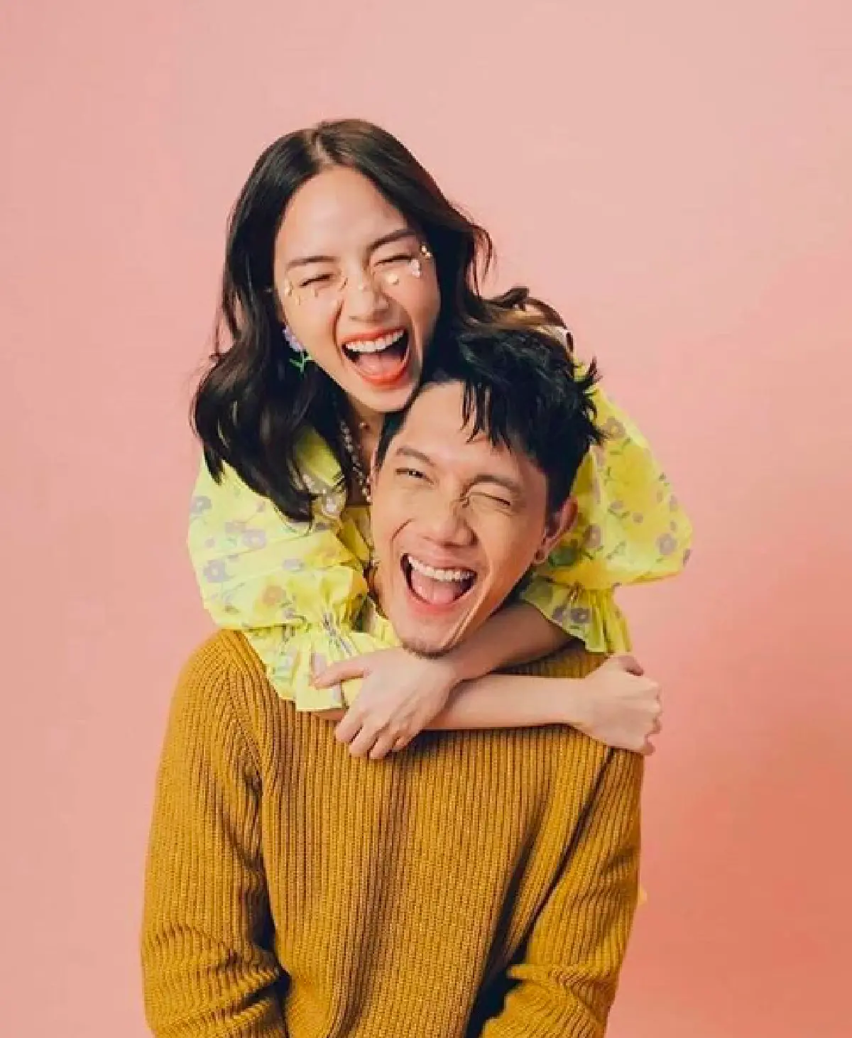 “ก้อย-ตูน” ถึงกับอึ้ง! กับการ์ดแต่งงานของ “ปั๊บ-ใบเตย” กับลูกเล่นสุดล้ำ สแกน AR แล้วคลิปมาทันที