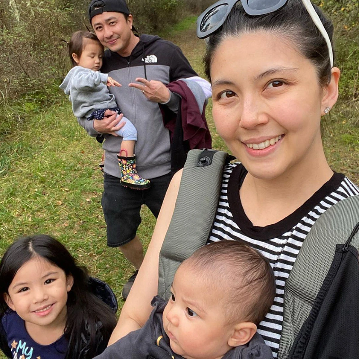 ส่องภาพ เจนนิเฟอร์-อั๋น พาลูกสาวทั้ง 3 คน เที่ยวสุดชิลใกล้ชิดธรรมชาติ