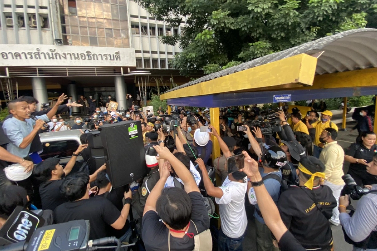 ตำรวจรอยืนยันตัวบุคคลดำเนินคดีเหตุชุลมุนตึกอธิการบดีม.รามคำแหง