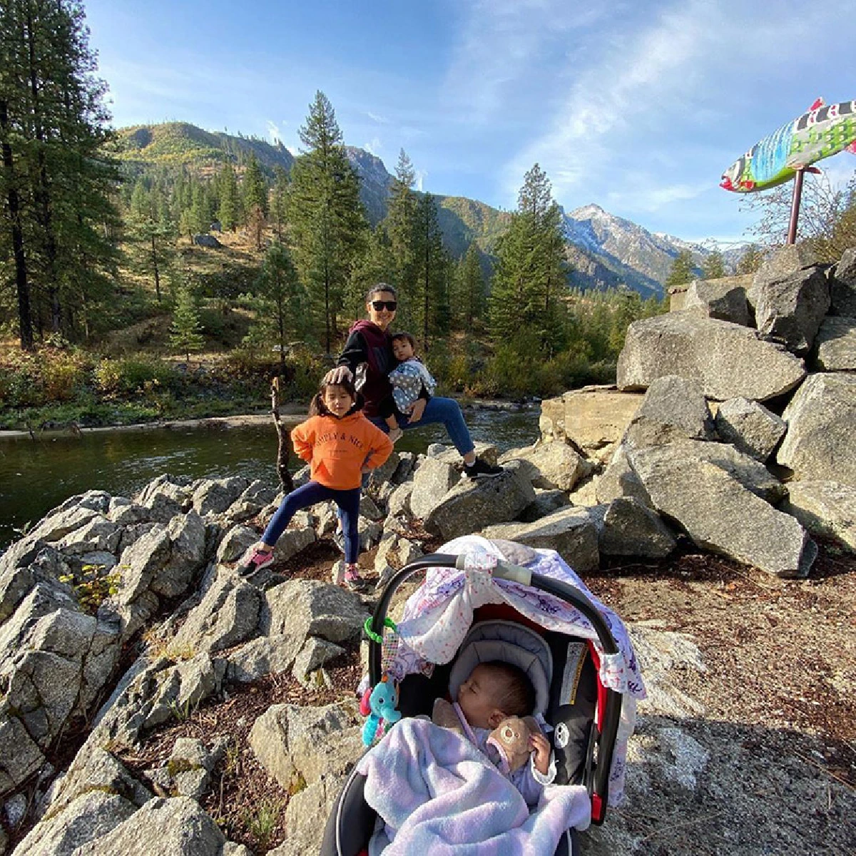 ส่องภาพ เจนนิเฟอร์-อั๋น พาลูกสาวทั้ง 3 คน เที่ยวสุดชิลใกล้ชิดธรรมชาติ