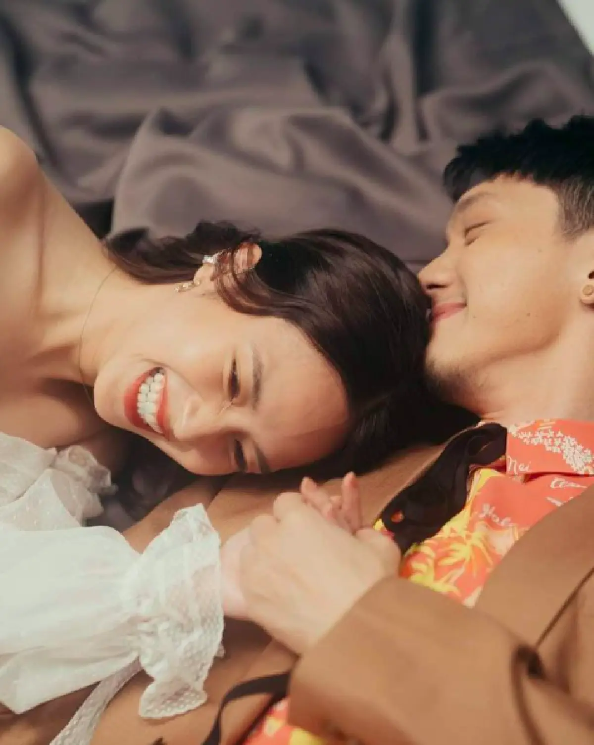 “ก้อย-ตูน” ถึงกับอึ้ง! กับการ์ดแต่งงานของ “ปั๊บ-ใบเตย” กับลูกเล่นสุดล้ำ สแกน AR แล้วคลิปมาทันที