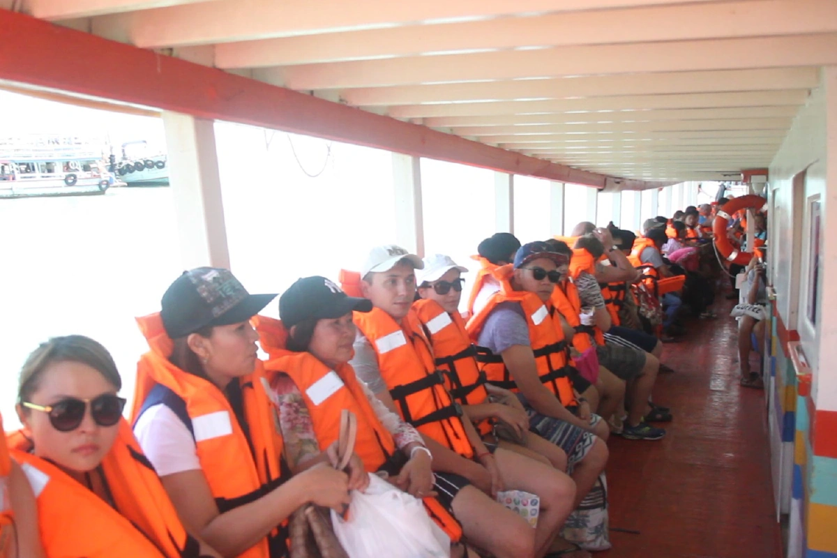 หยุดยาวพัทยาคึก นักท่องเที่ยวทะลัก แห่พักผ่อนเกาะล้าน