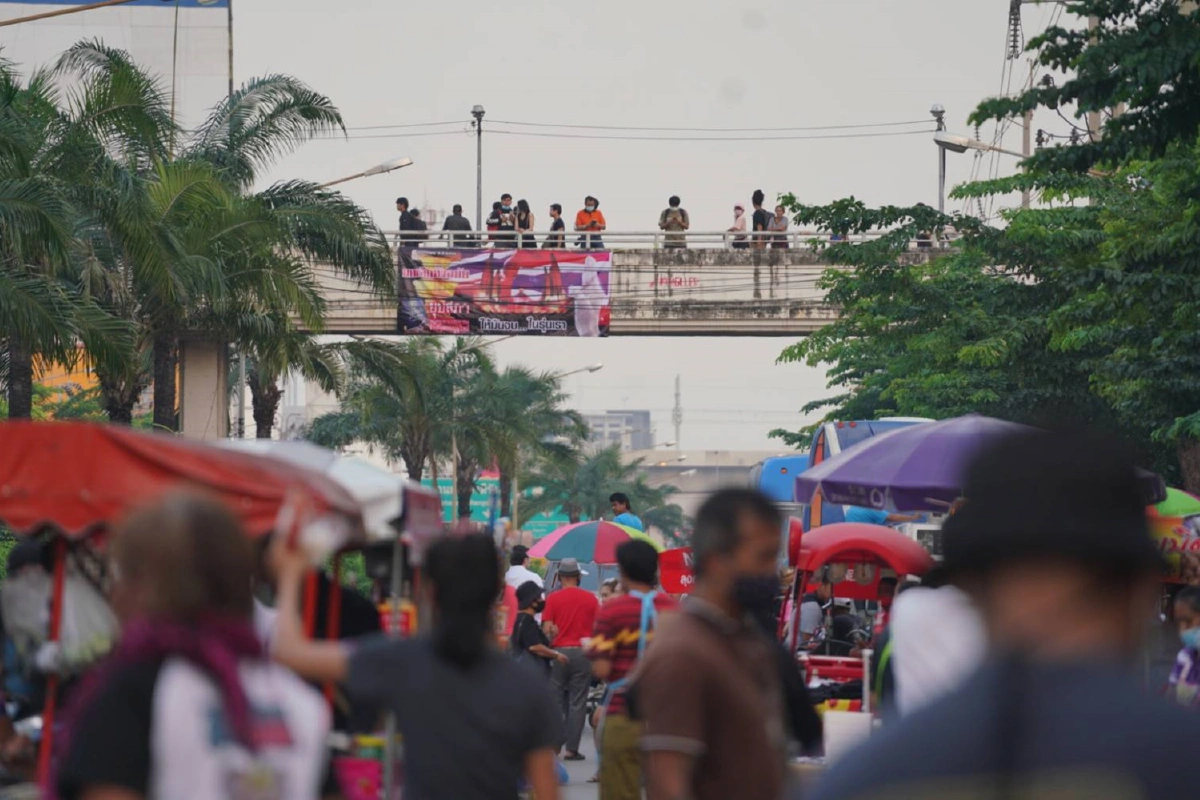 ยกระดับชุมนุมหน้าเรือนจำม็อบปิดถนนทุกช่องฝั่งขาออก