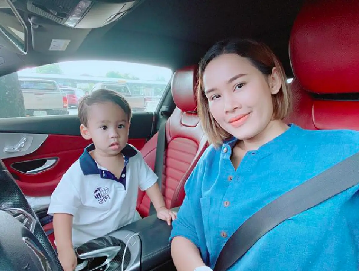 “หนูเล็ก ก่อนบ่าย” ใจจะขาด! เกาะรั้วร้องไห้ส่ง “น้องวิน” เข้าโรงเรียนวันแรก พร้อมอัปเดตอาการแพ้ของลูก 