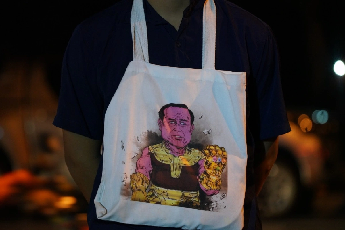 ก่อนถึงกำหนดขีดเส้น ม็อบพรึ่บ!เต็มถนนหน้าเรือนจำ