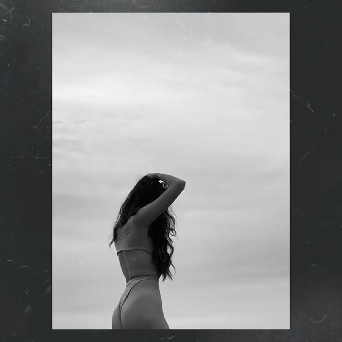   "จิ๊บ ปกฉัตร" แซ่บทะเลเดือด! จัดให้อีกเซตกับชุดว่ายน้ำเว้าขาสูงปรี๊ด