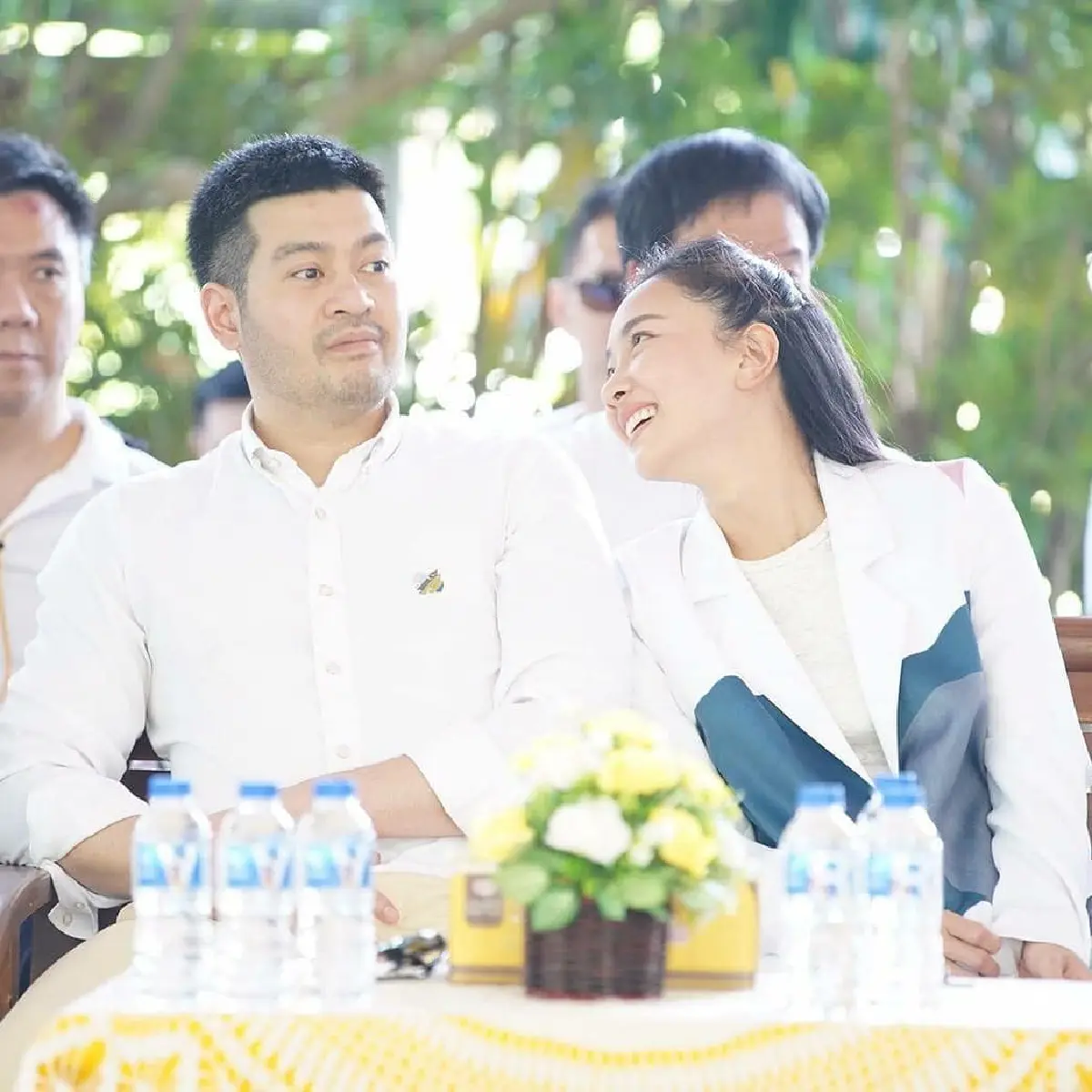 “นุ่น วรนุช-ต๊อด ปิติ” พากันทำบุญใหญ่ทอดกฐิน พร้อมเผยโมเมนต์หวานๆ มาให้ได้ชม