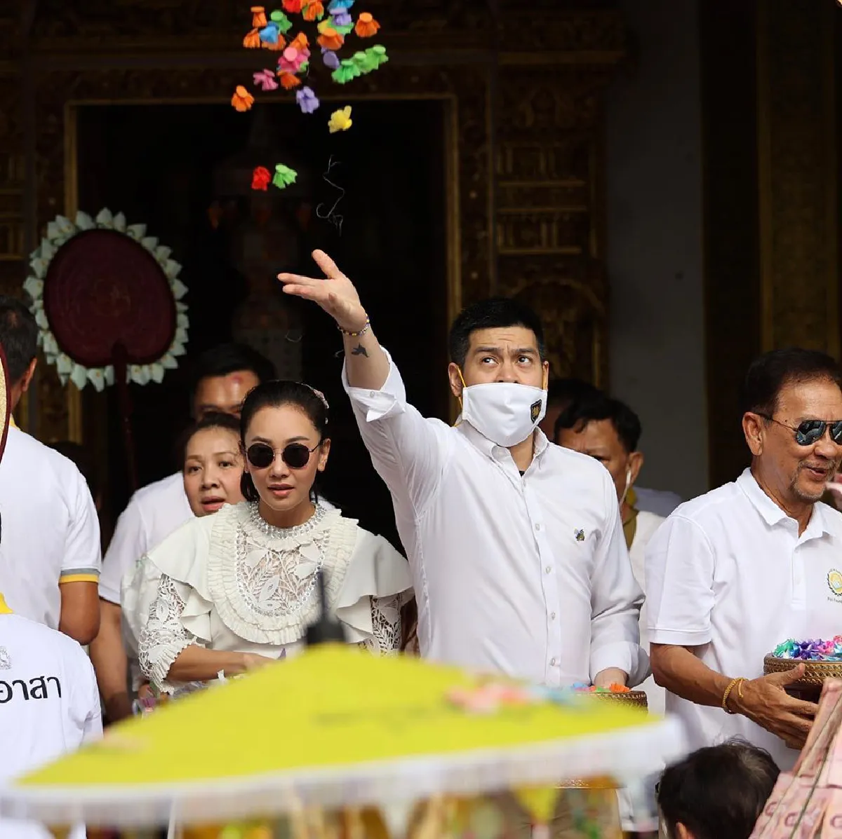 “นุ่น วรนุช-ต๊อด ปิติ” พากันทำบุญใหญ่ทอดกฐิน พร้อมเผยโมเมนต์หวานๆ มาให้ได้ชม