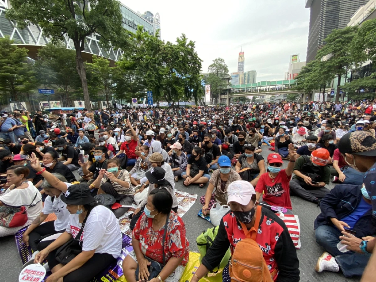 บรรยากาศม็อบยึดแยกราชประสงค์ชุมนุมไล่นายกฯ