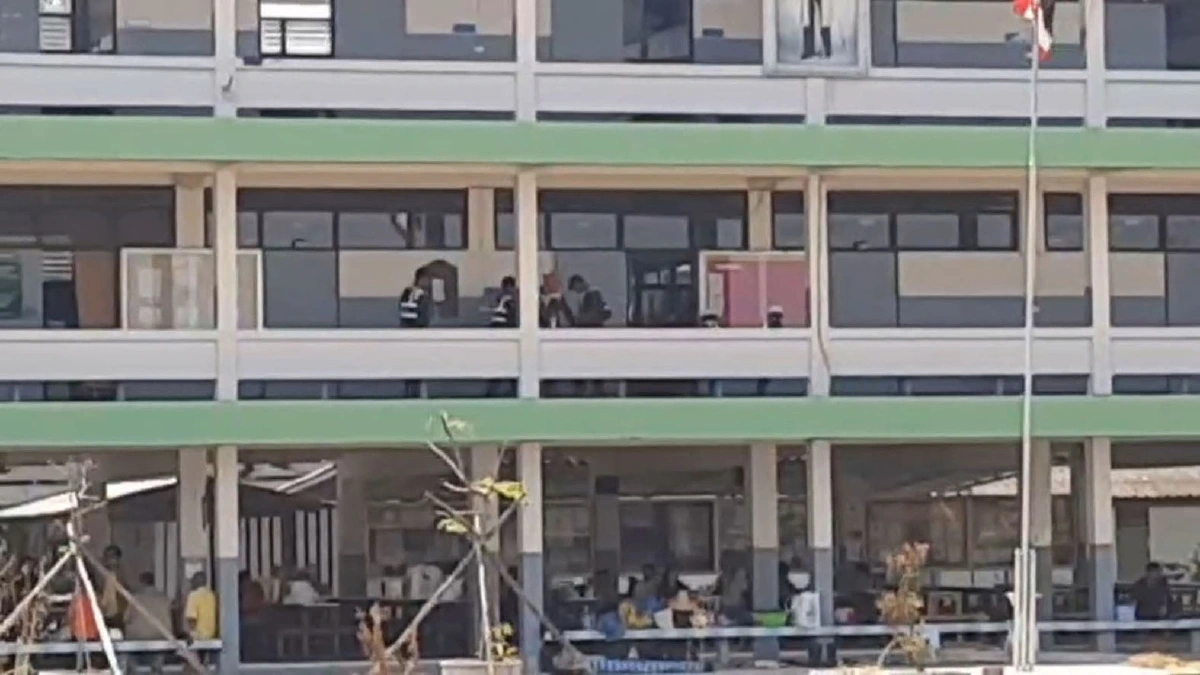 เร่งซ่อมแซมส่วนที่เสียหายจากแรงระเบิดในพื้นที่อ.บางบ่อ