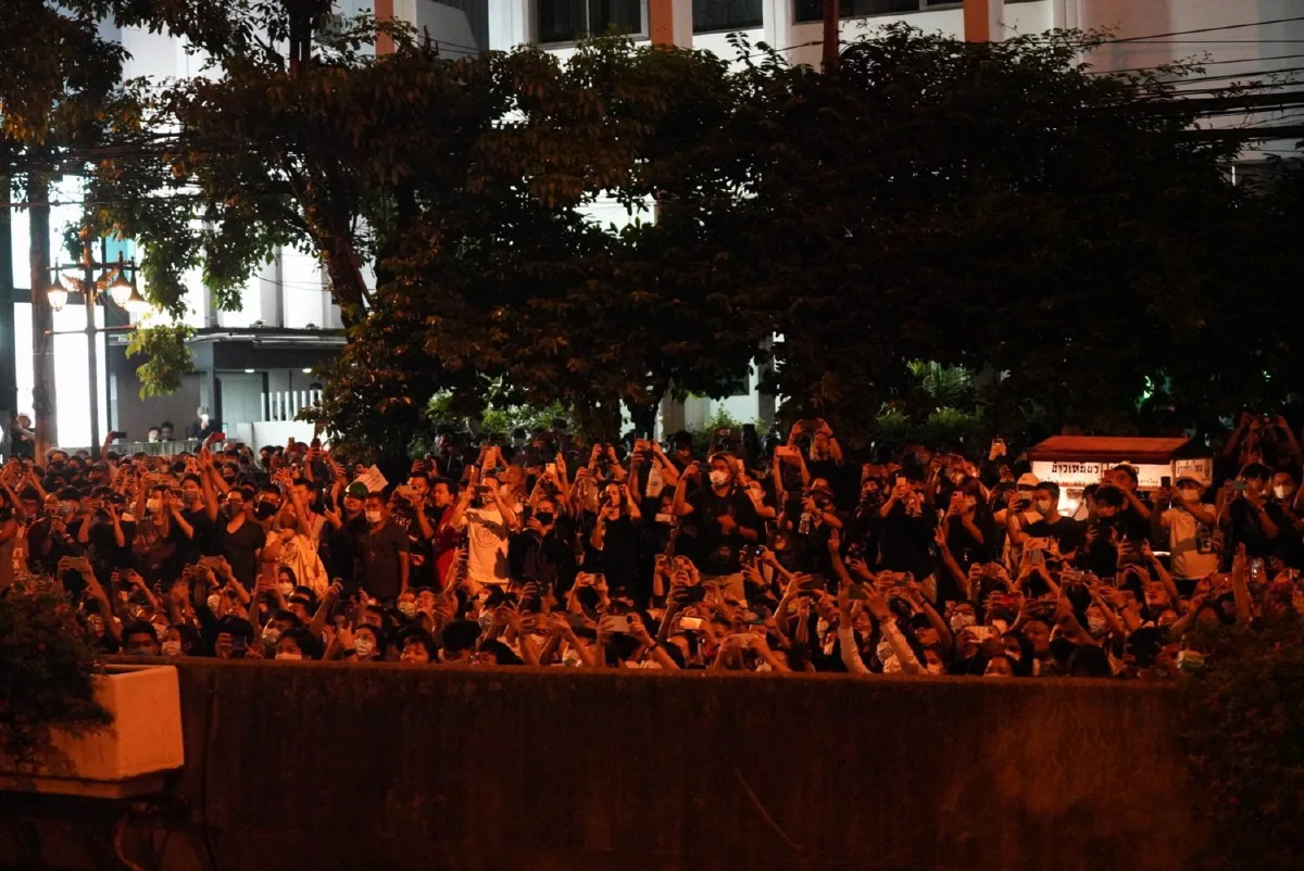 "ม็อบราษฎร"ยุติชุมนุมหน้าสถานทูตเยอรมันแล้วหลังยื่นข้อเรียกร้อง