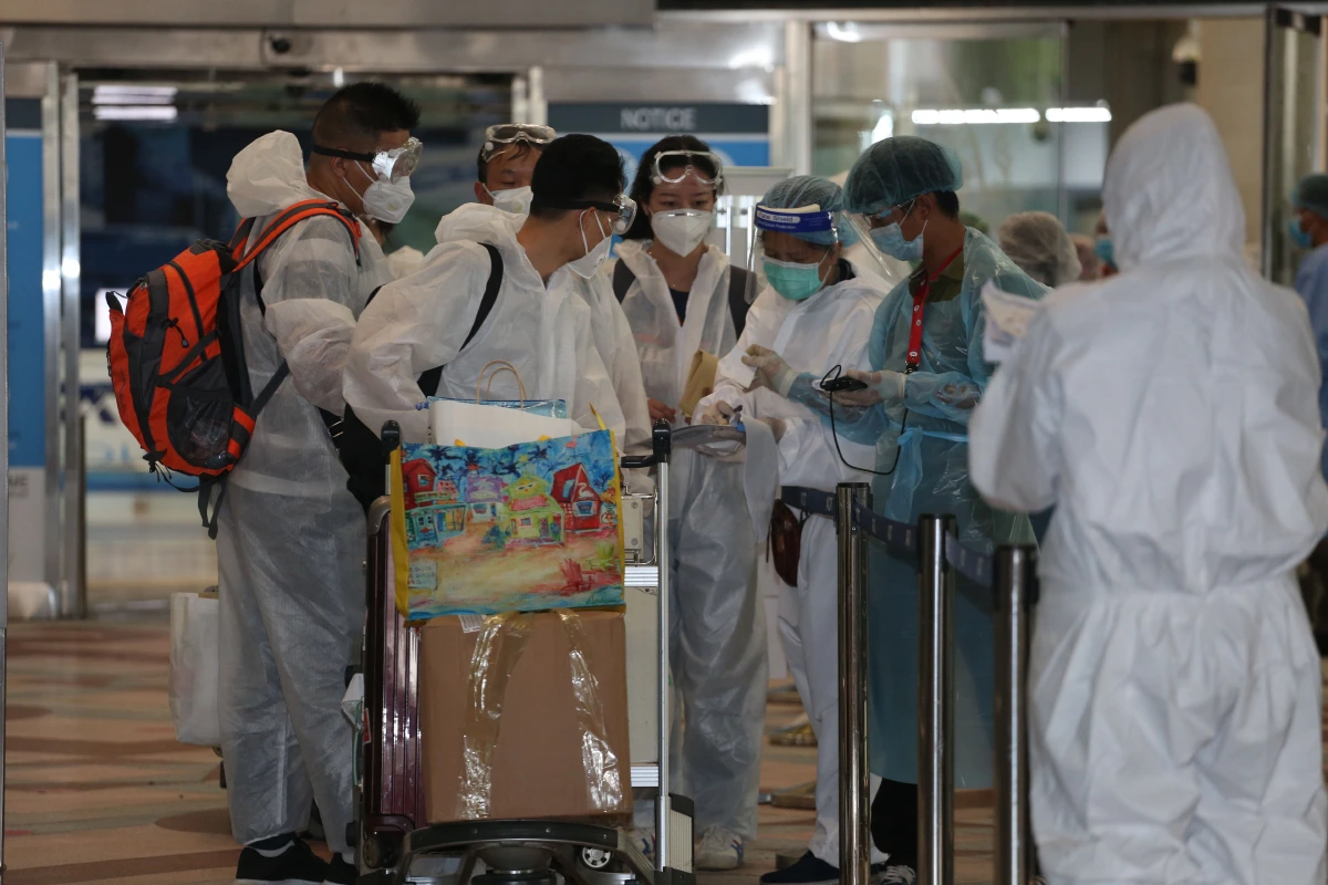 นักท่องเที่ยวจีนจากเมืองกวางโจวชุดสอง 145 คนถึงเมืองไทยแล้ว