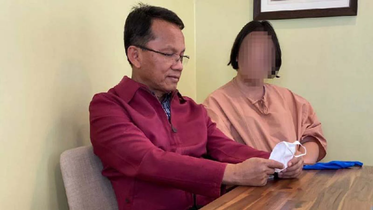 "สมศักดิ์"เข้าตรวจเรือนจำมีภาพหลุดนั่งหารือ"เพนกวิน-รุ้ง-ไมค์"