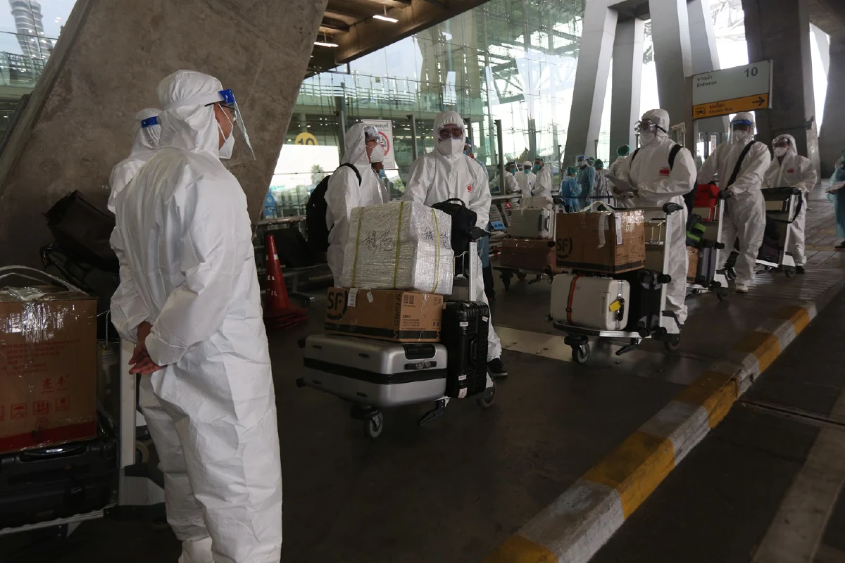 นักท่องเที่ยวจีนจากเมืองกวางโจวชุดสอง 145 คนถึงเมืองไทยแล้ว