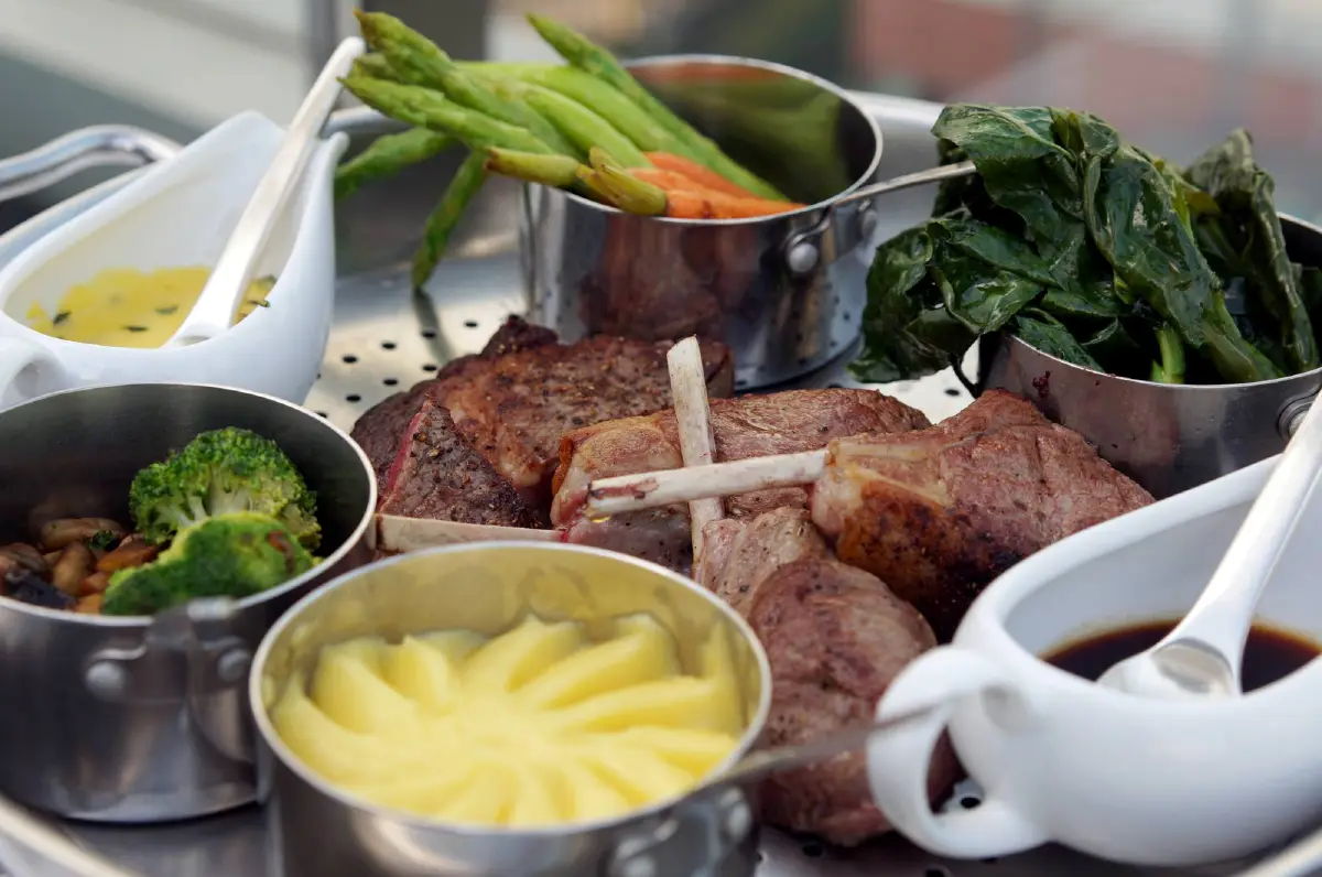 Red Sky รูฟท็อปยืนหนึ่งกับความสุขที่ต้องแชร์ Love to share ‘Surf & Turf Tower’