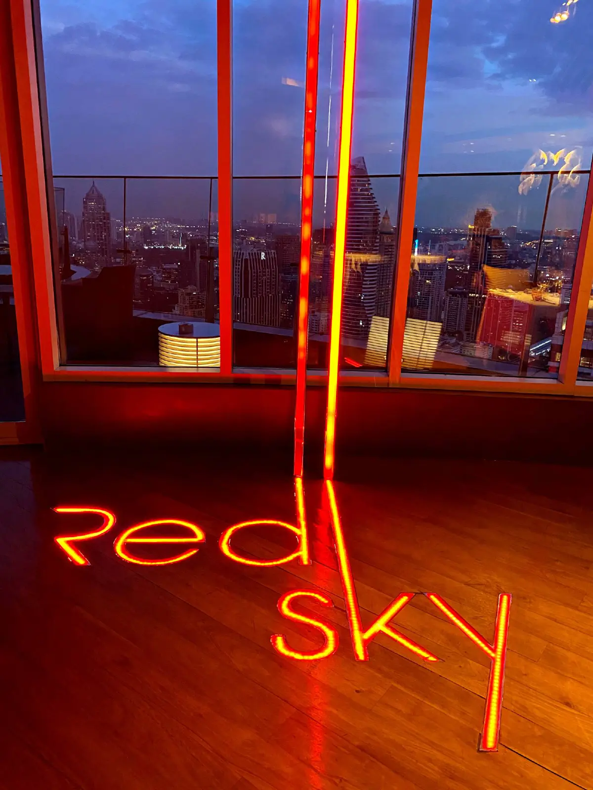 Red Sky รูฟท็อปยืนหนึ่งกับความสุขที่ต้องแชร์ Love to share ‘Surf & Turf Tower’