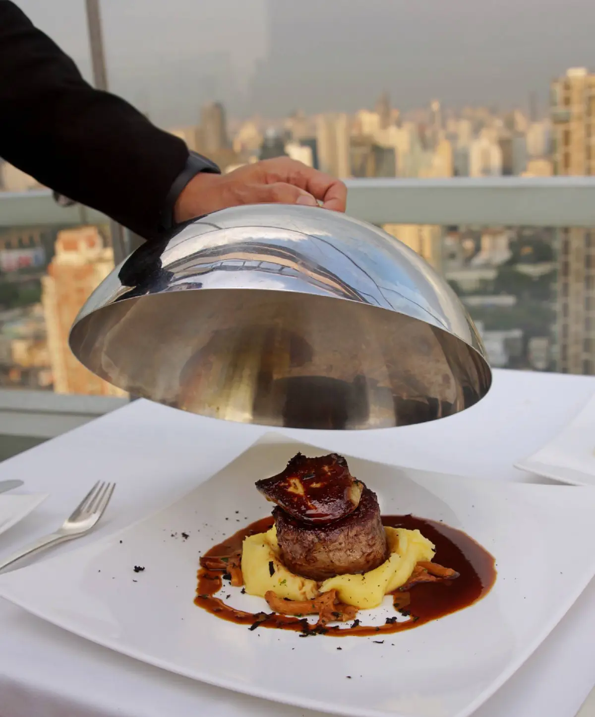 Red Sky รูฟท็อปยืนหนึ่งกับความสุขที่ต้องแชร์ Love to share ‘Surf & Turf Tower’