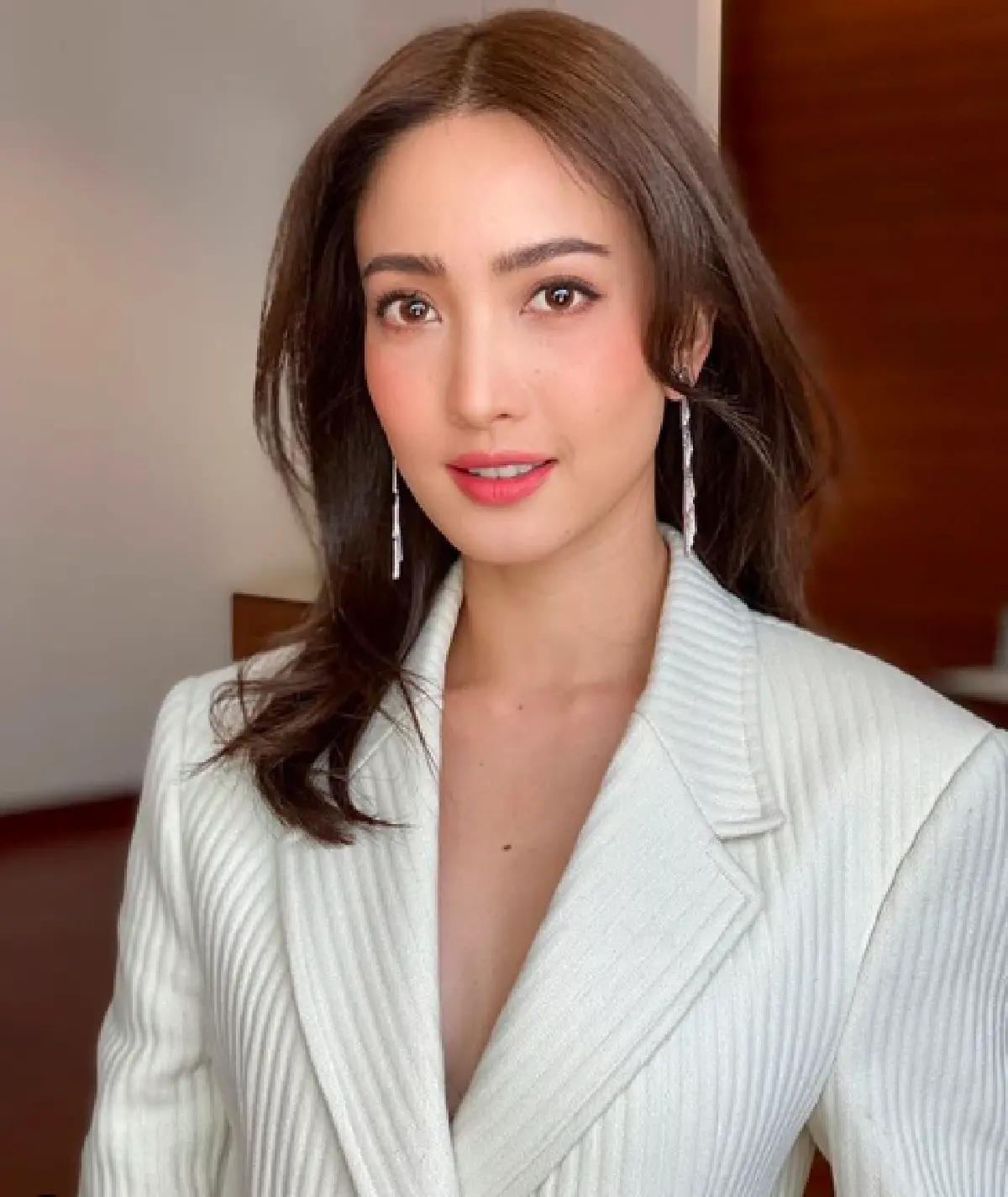  ”แต้ว ณฐพร” อวดโมเมนต์สุดแฮปปี้! แต่เมื่อเลื่อนสายตาไปดูชุดแซ่บเกินต้านมาก