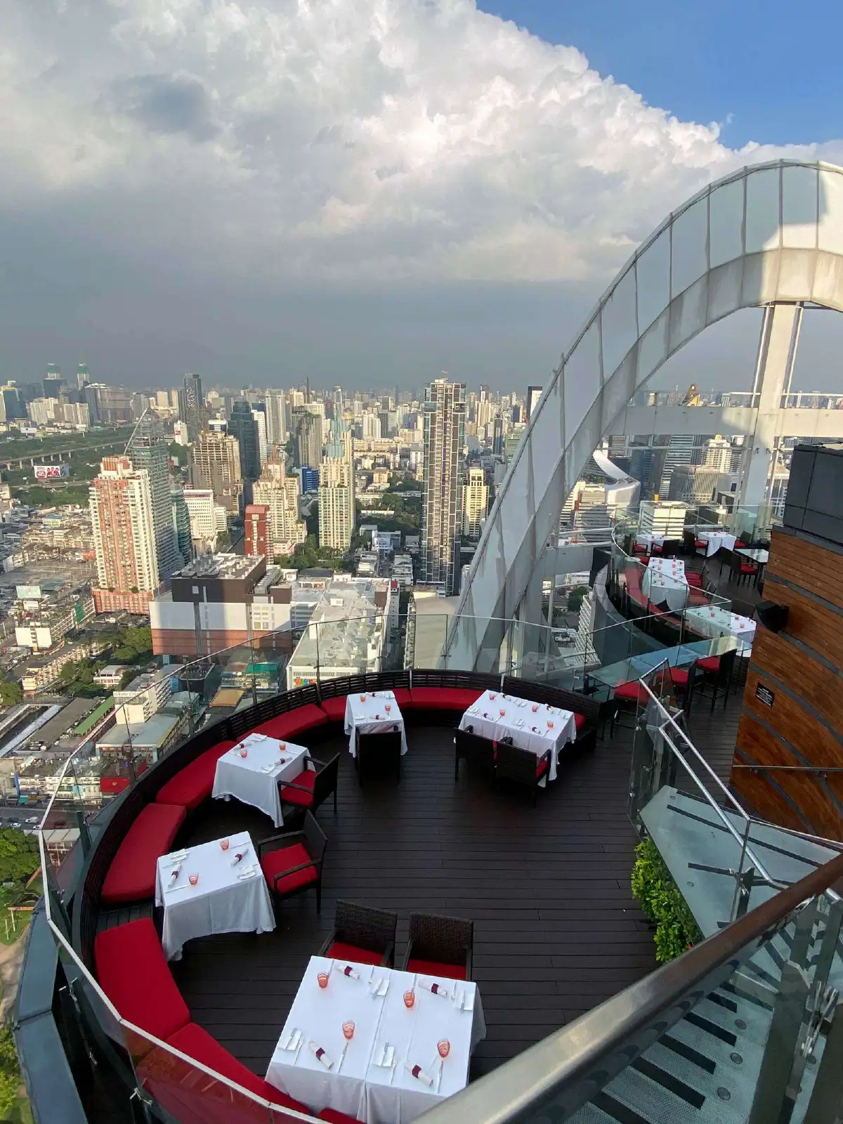 Red Sky รูฟท็อปยืนหนึ่งกับความสุขที่ต้องแชร์ Love to share ‘Surf & Turf Tower’