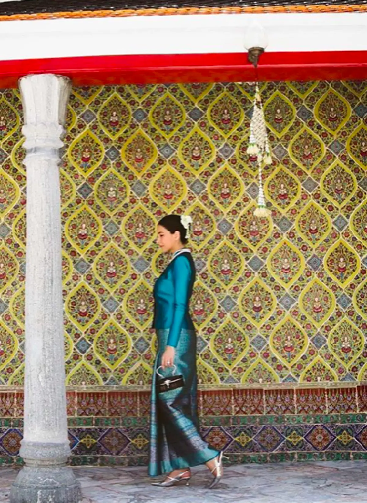 "ศรีริต้า" แต่งชุดผ้าไหมไทย ควงสามี "กรณ์ ณรงค์เดช" ทำบุญวันเกิดอายุ 39 ปี