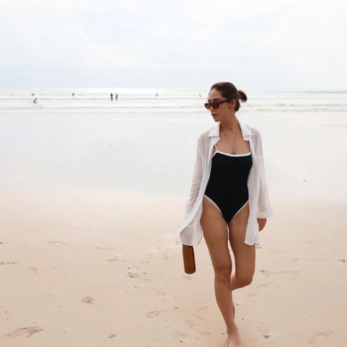 พลอย เฌอมาลย์ เล่นเซิร์ฟอวดท่าสวย ท้าทายความกลัวของตัวเอง 