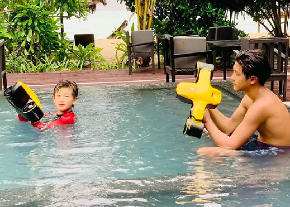 “น้องแมค” ลูกชาย “แหม่ม คัทลียา” เผลอแป๊บเดียวโตเป็นหนุ่มหล่อคมเข้ม