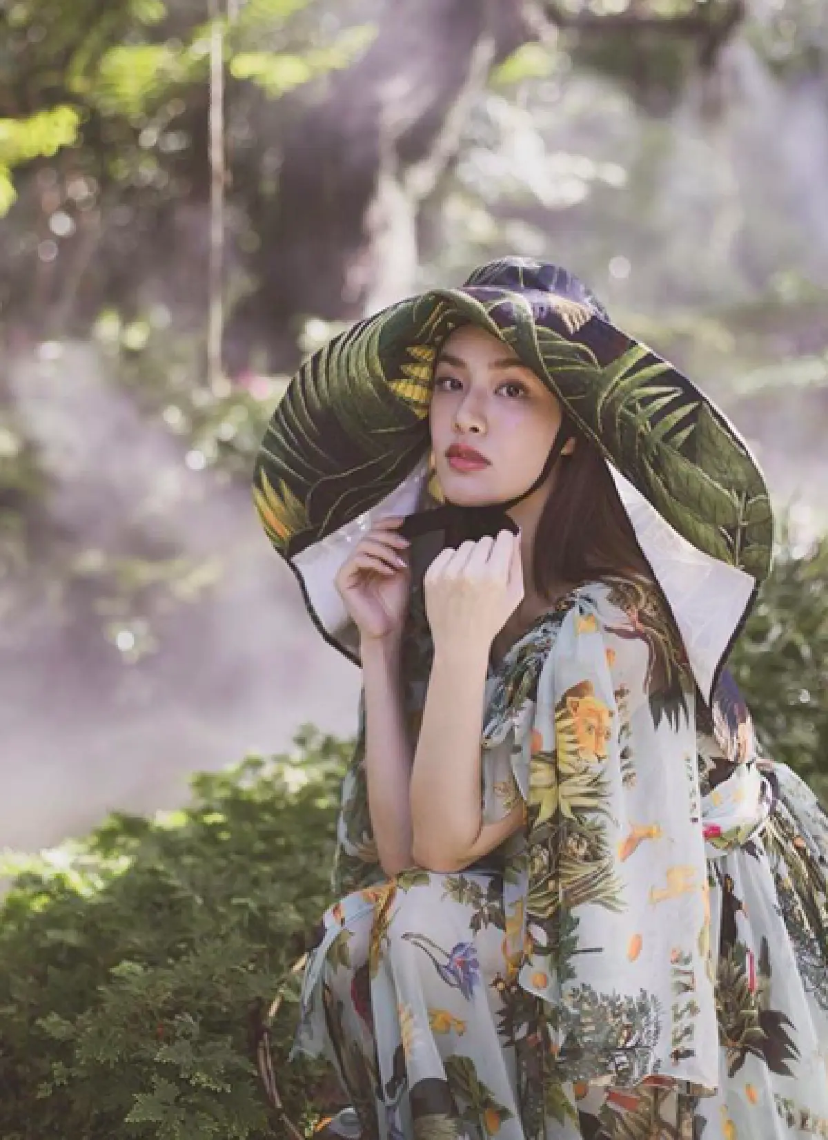 "เกรซ กาญจน์เกล้า" นุ่งเกาะอกอาบน้ำให้ช้าง สดใสปนเซ็กซี่เบาๆ 