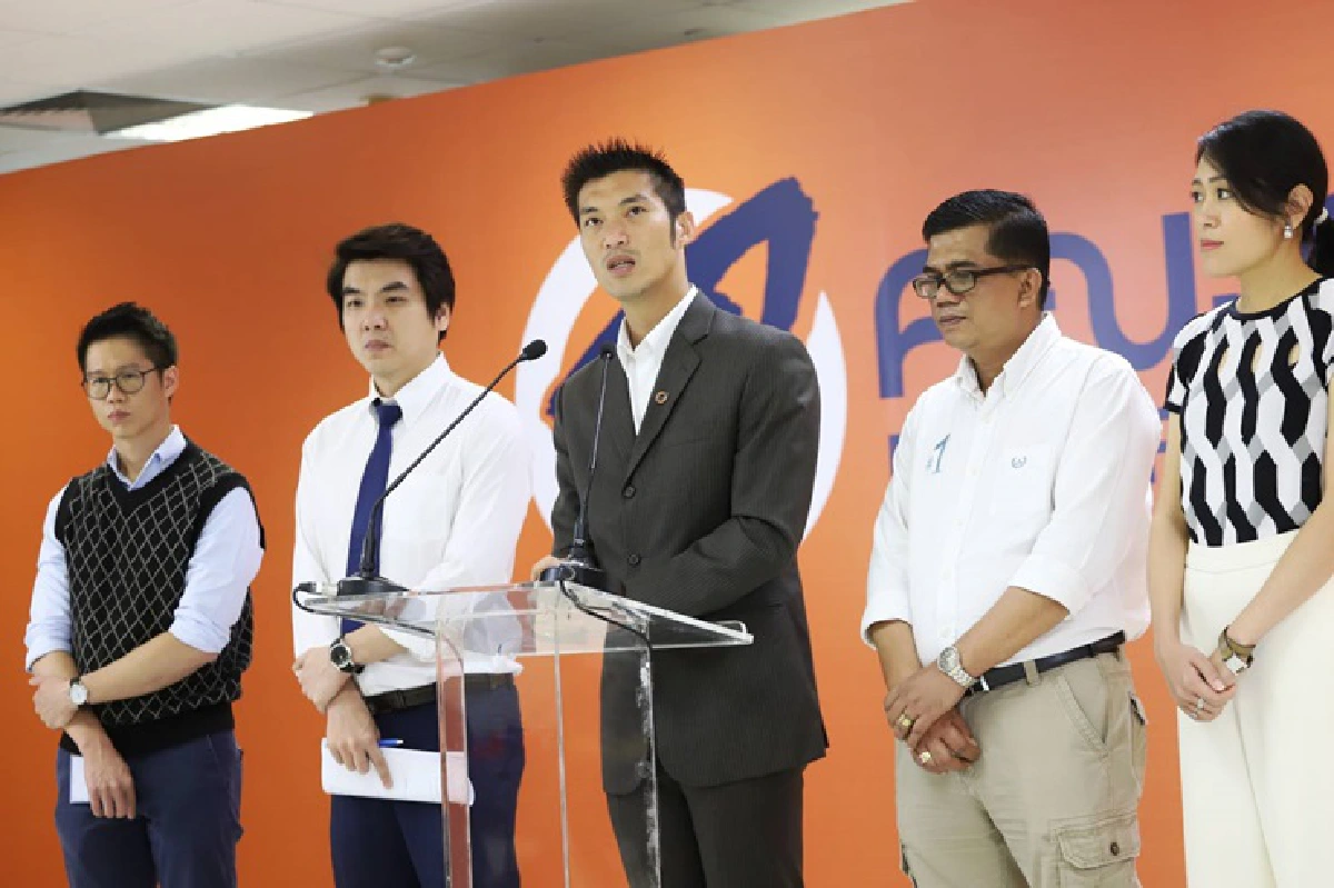 "ปิยบุตร-ธนาธร" ลั่น พร้อมสู้คดีอาญาอนาคตใหม่กู้เงิน