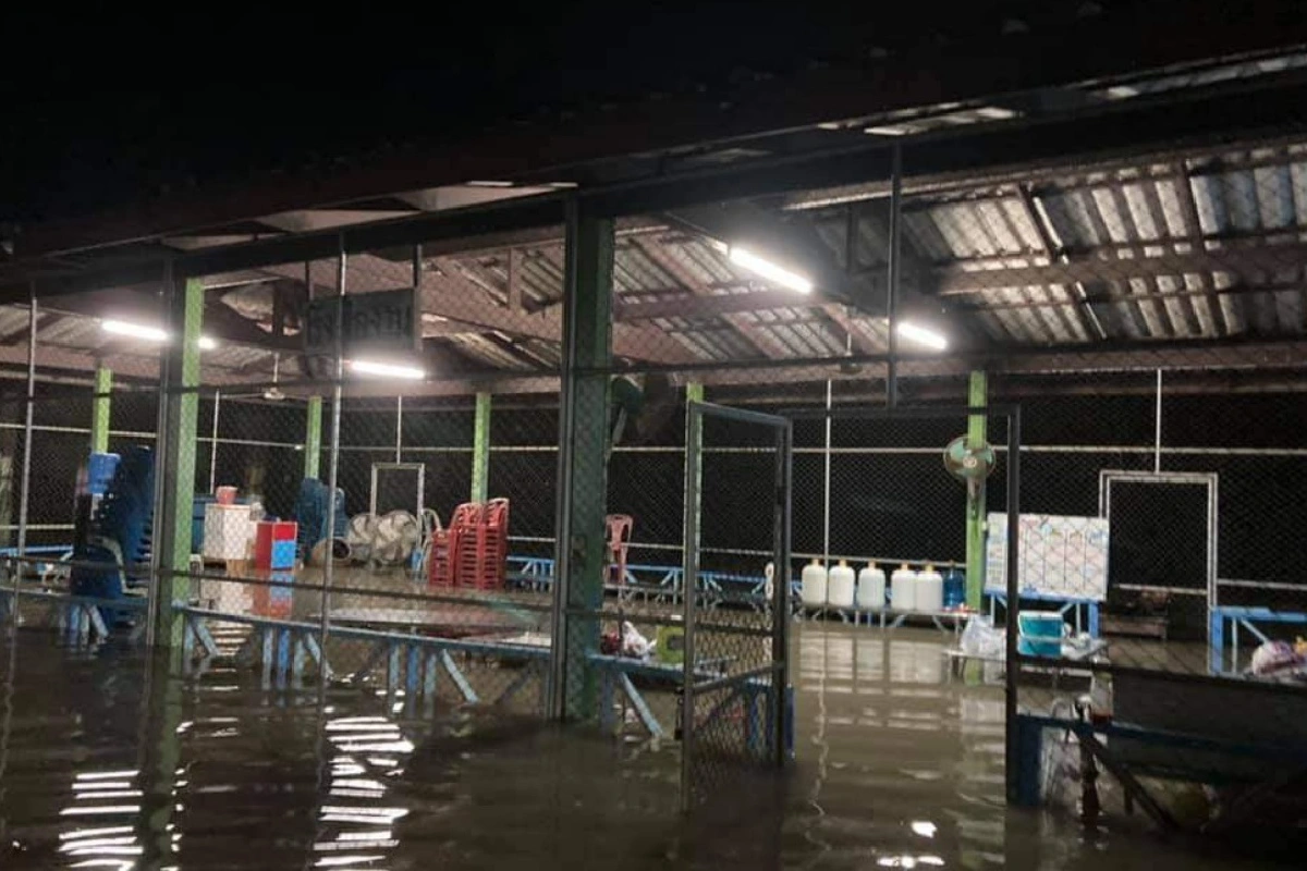 เพชรบุรีอ่วมน้ำป่าหลากท่วมอ.ท่ายาง โรงเรียนเสียหายปิดชั่วคราว