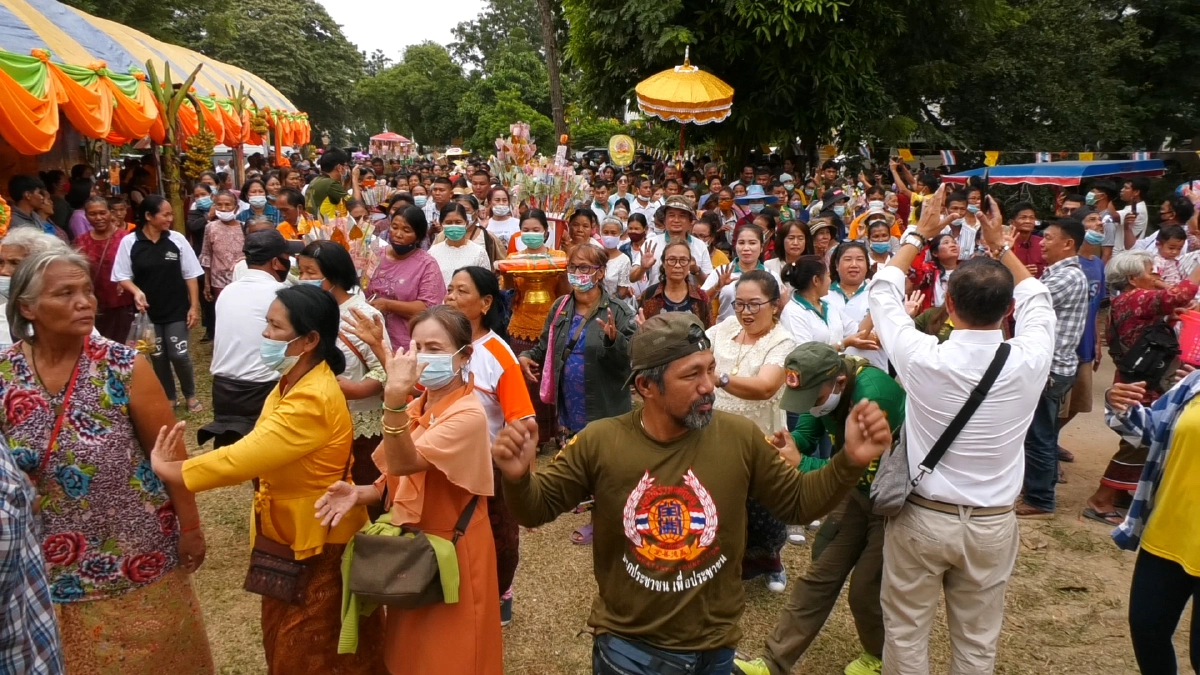 "บิณฑ์-เอกพันธ์"เตรียมเดินสายทั่วประเทศชวนปกป้องสถาบัน