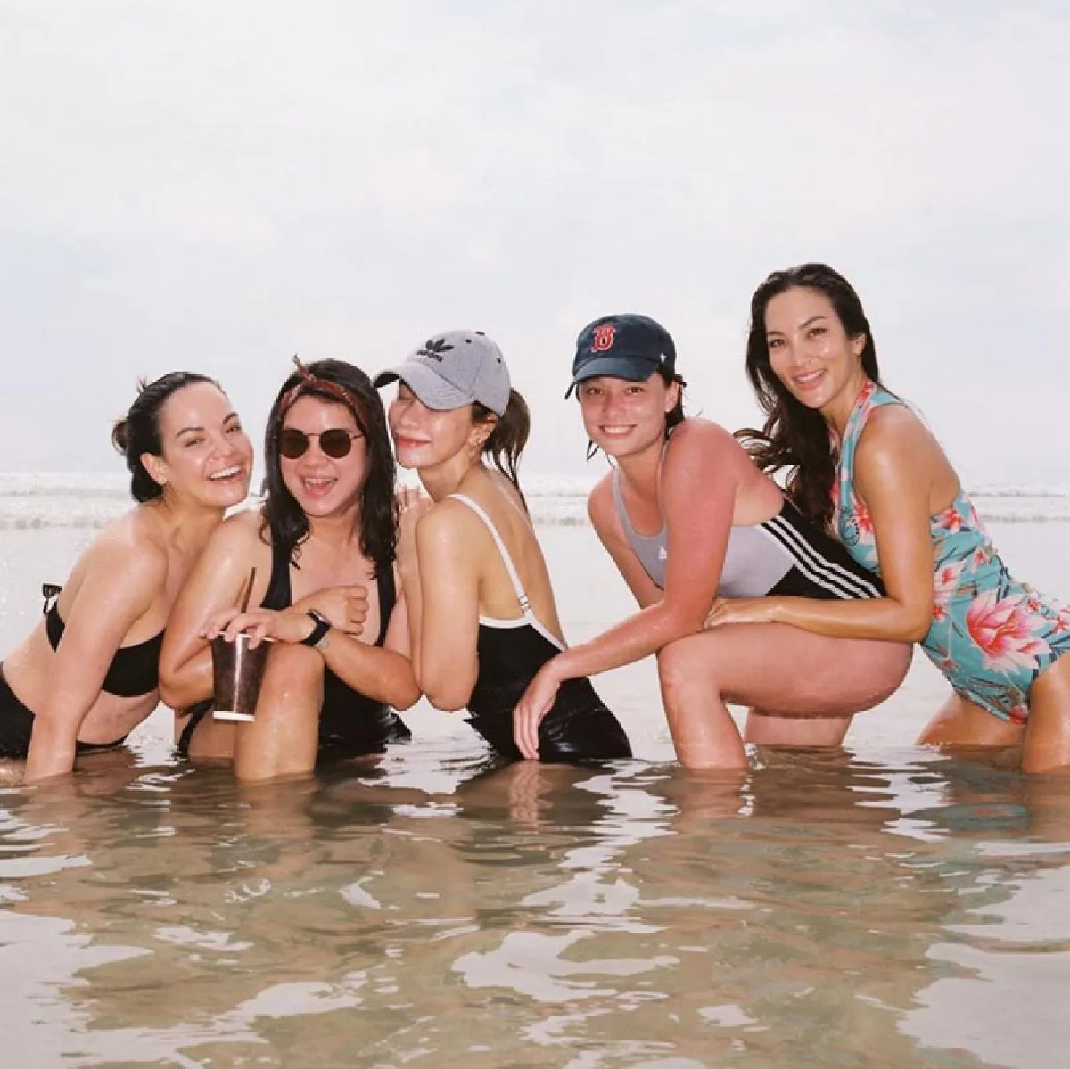 พลอย เฌอมาลย์ เล่นเซิร์ฟอวดท่าสวย ท้าทายความกลัวของตัวเอง 