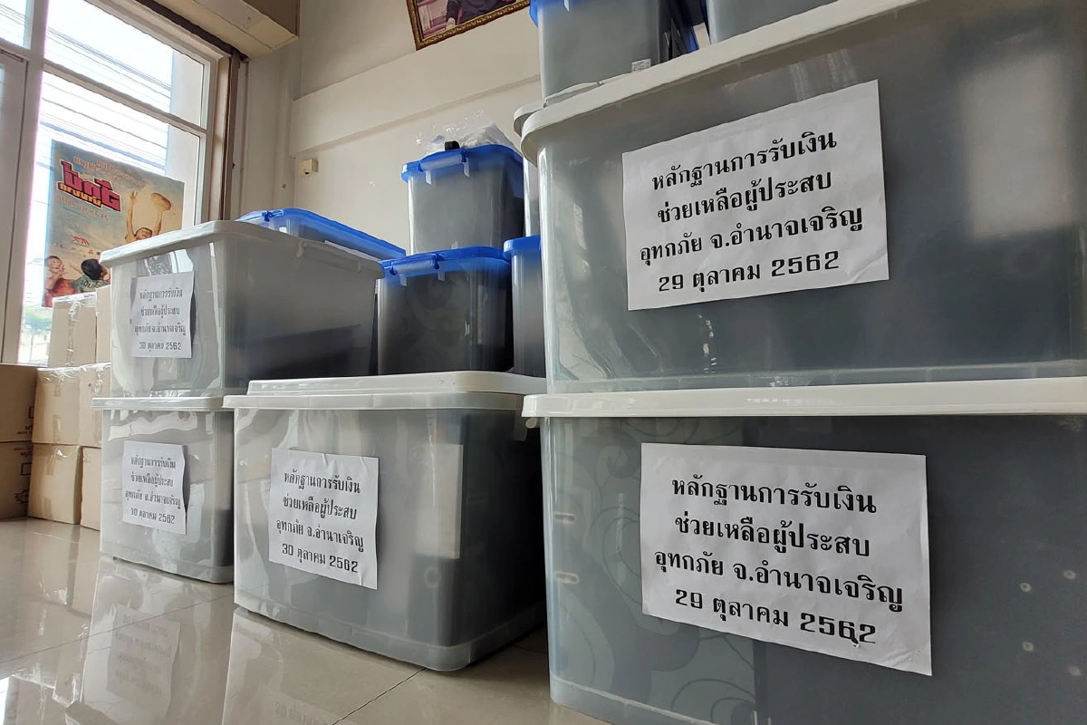 "บิณฑ์"เปิดกองเอกสารรับเงินบริจาคช่วยน้ำท่วมพร้อมให้ตรวจสอบทุกแผ่น