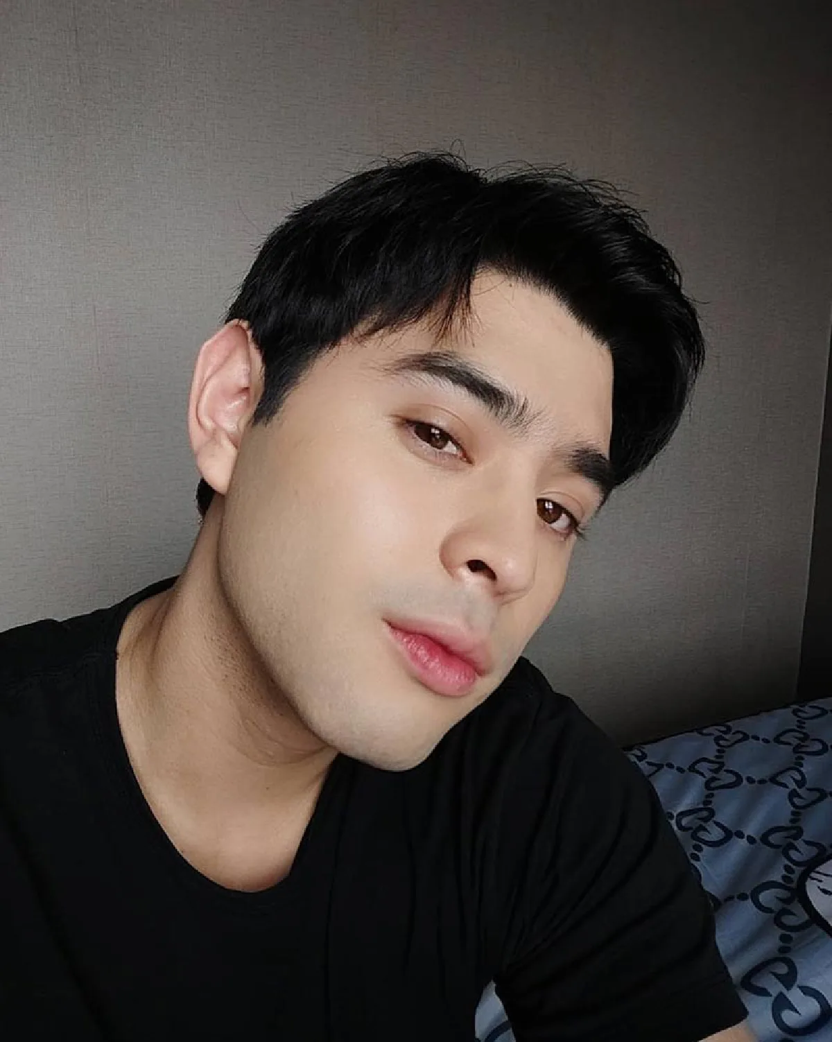 ส่องภาพ น้องแมมโบ้ ลูกชาย แซม ยุรนันท์ หล่อเท่ในมาด CEO สุดเนี๊ยบ