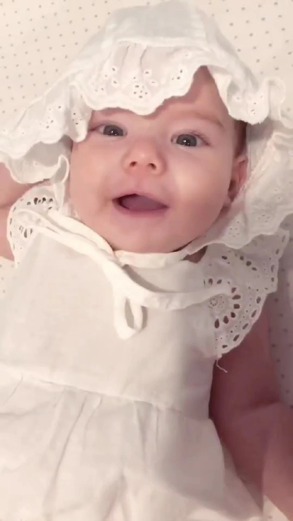 น้องเอมมิลี่ ลูกสาวซาร่า คาซิงกินี น่ารักตาแป๋วสวยได้แม่มาเต็มๆ 