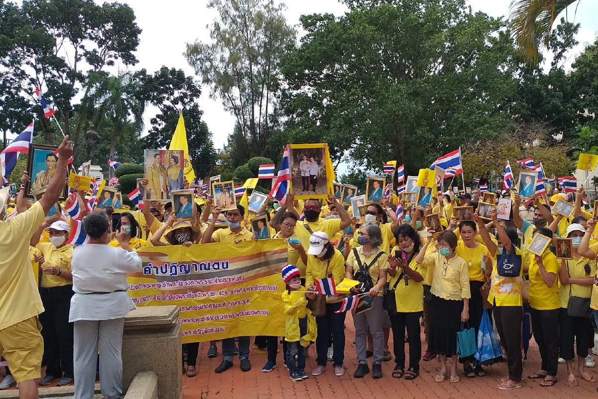 กลุ่มปกป้องสถาบันภูเก็ตจี้รัฐบาลดำเนินคดีม็อบราษฎรเฉียบขาด