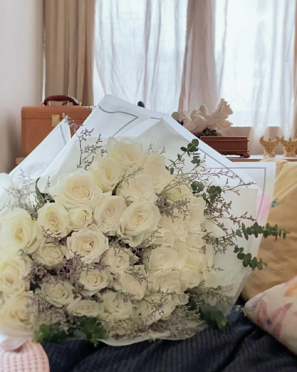 รอฝ่ายชายมาขอ? จอย ศิริลักษณ์ เผยช่อดอกไม้และข้อความหวานจากแฟนหนุ่ม 