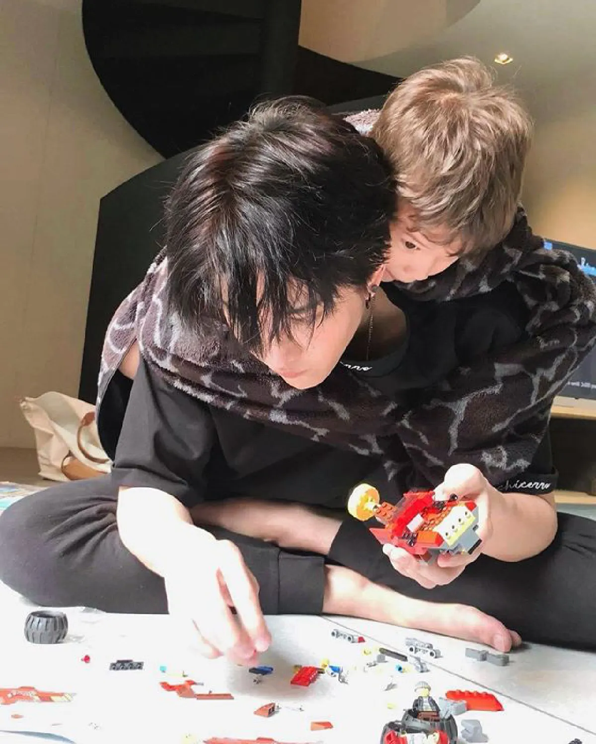 ไมค์ พิรัชต์ ซื้อนาฬิกามือถือให้ น้องแม็กเวลล์ งานนี้ลูกโทรหาทุก 5 นาที