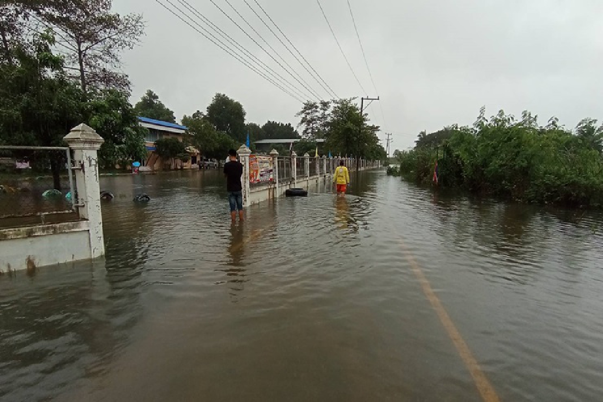 โคราชอ่วม! น้ำมูลเพิ่มสูง ทะลักท่วมบ้านเรือนในโนนสูง โคราชอ่วม! น้ำมูลเพิ่มสูง ทะลักท่วมบ้านเรือนในโนนสูง