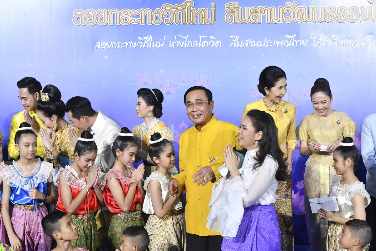    "บิ๊กตู่"ลอยกระทงอธิษฐานประเทศสงบสุข