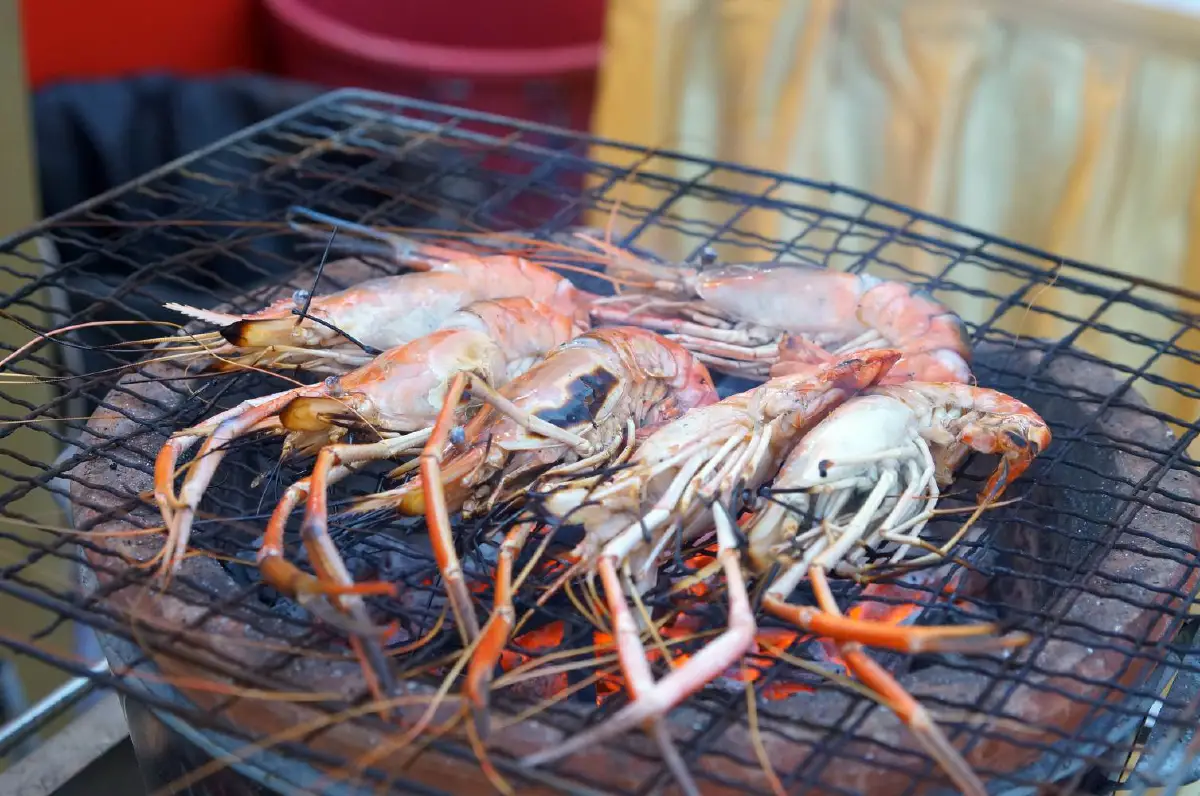 แต่งชุดไทยไปลอยกระทงกรุงเก่า ณ วัดมหาธาตุ อุทยานประวัติศาสตร์พระนครศรีอยุธยา