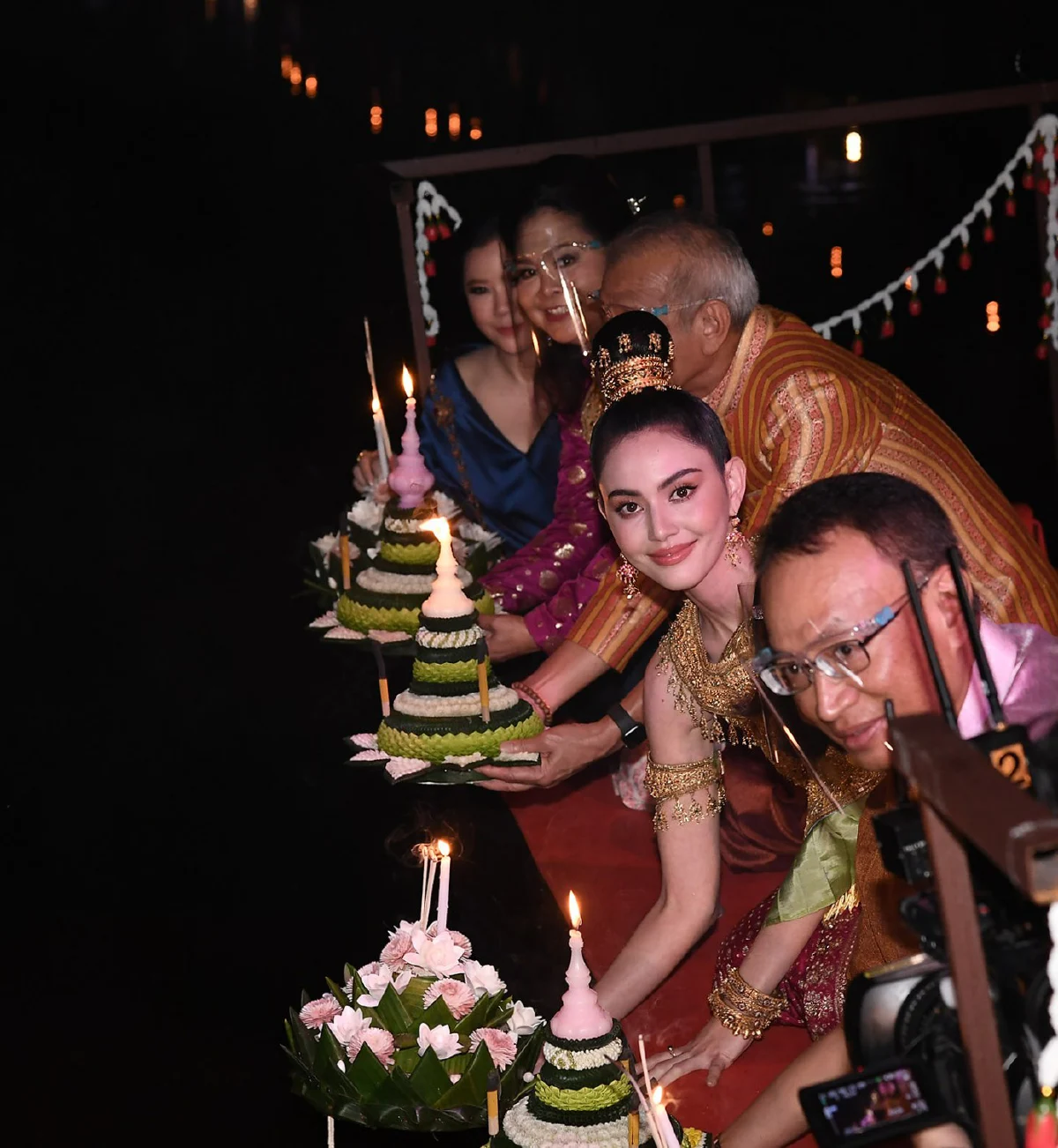 แต่งชุดไทยไปลอยกระทงกรุงเก่า ณ วัดมหาธาตุ อุทยานประวัติศาสตร์พระนครศรีอยุธยา