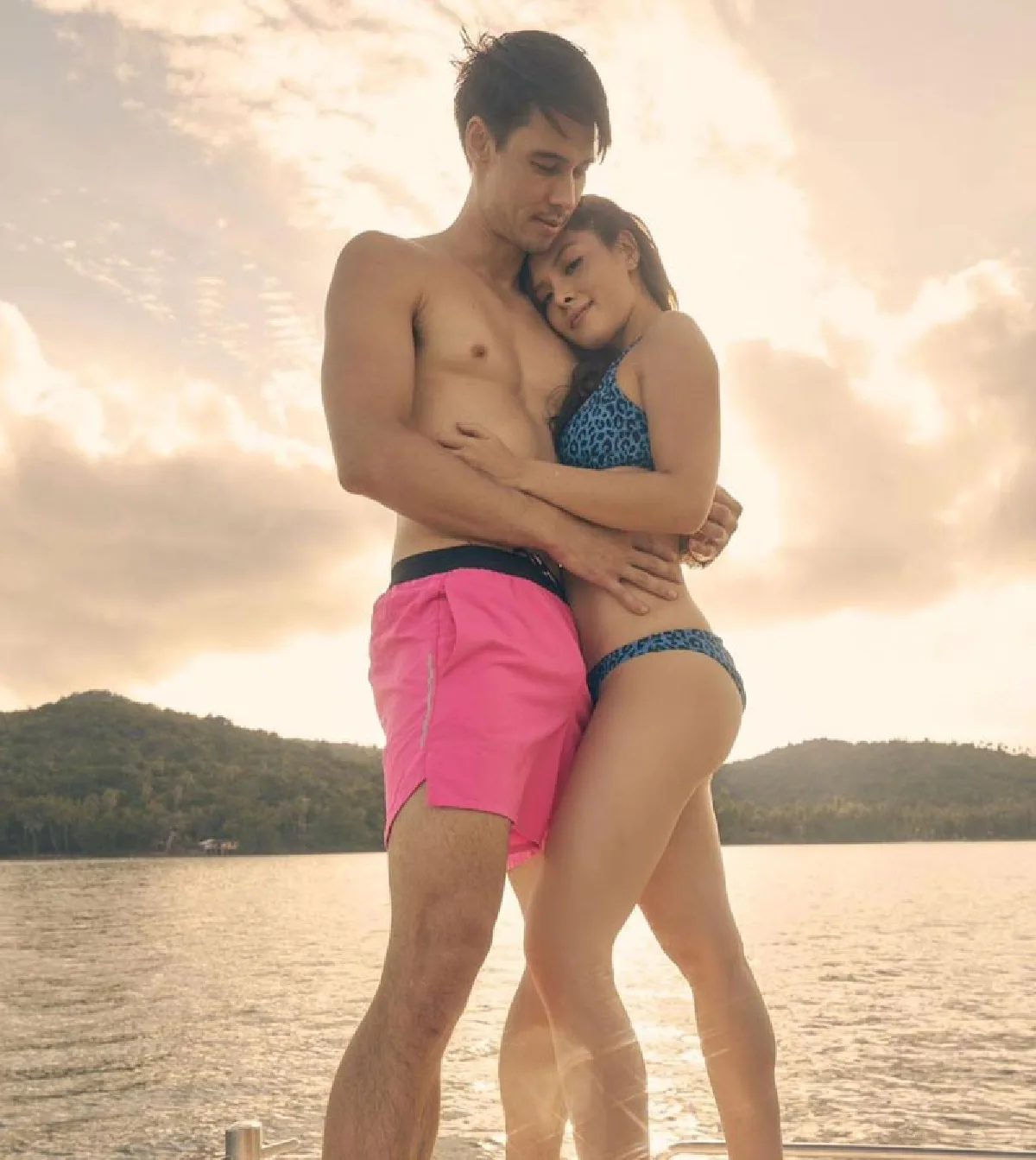 ลูกสามมาแน่! ลีเดีย-แมทธิว หวานแนบชิดริมทะเลสมุย