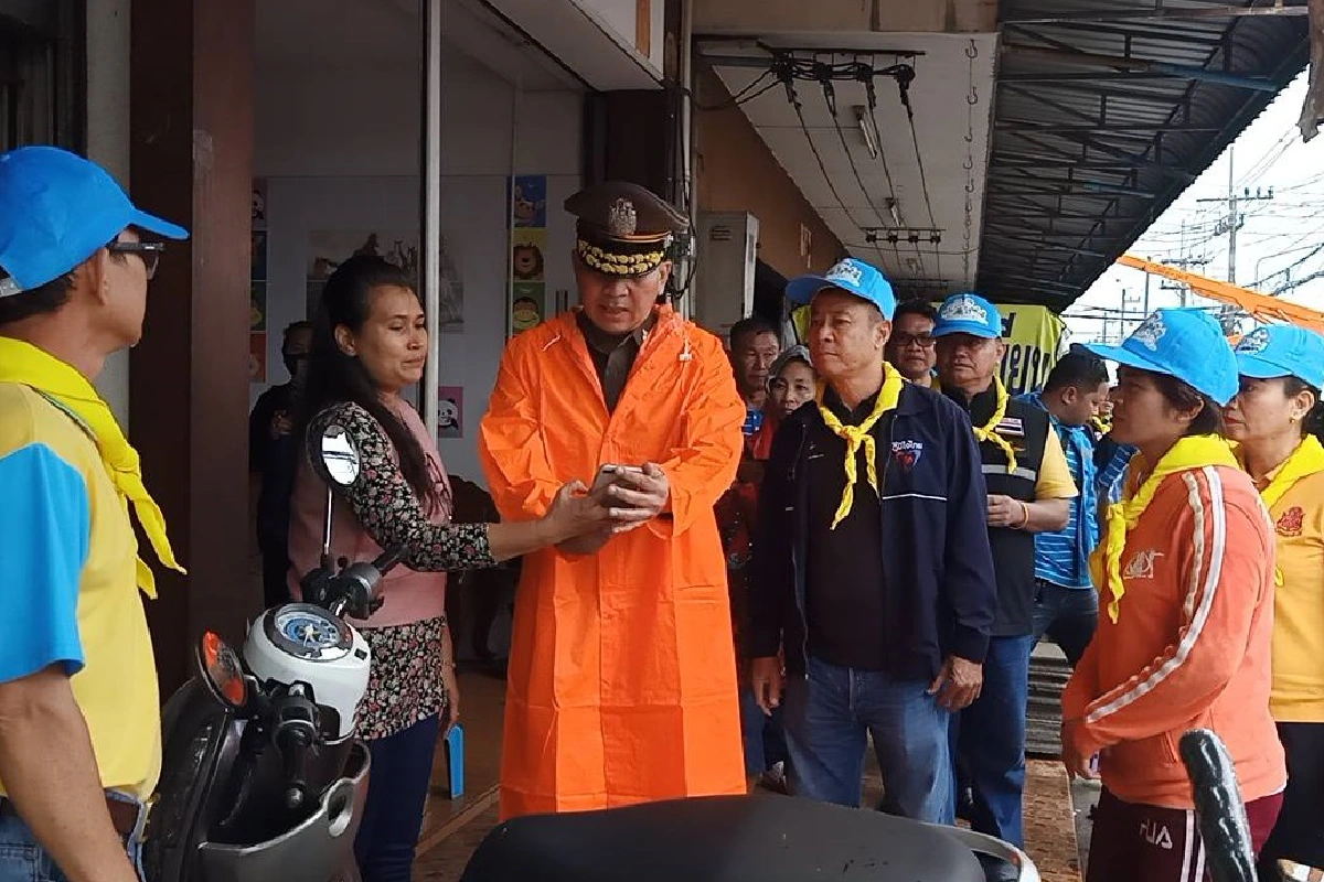 เปิดภาพนาทีหนีตาย!เหตุรถบรรทุกน้ำมันระเบิดชนพ่วง18ล้อ