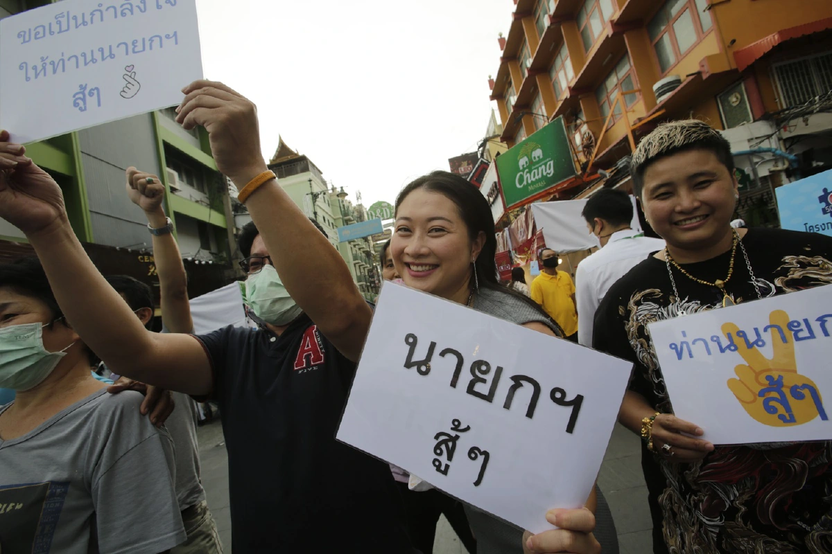"บิ๊กตู่"เปิดงานสวัสดีข้าวสาร ผู้ประกอบการชูป้าย"นายกสู้ๆ"