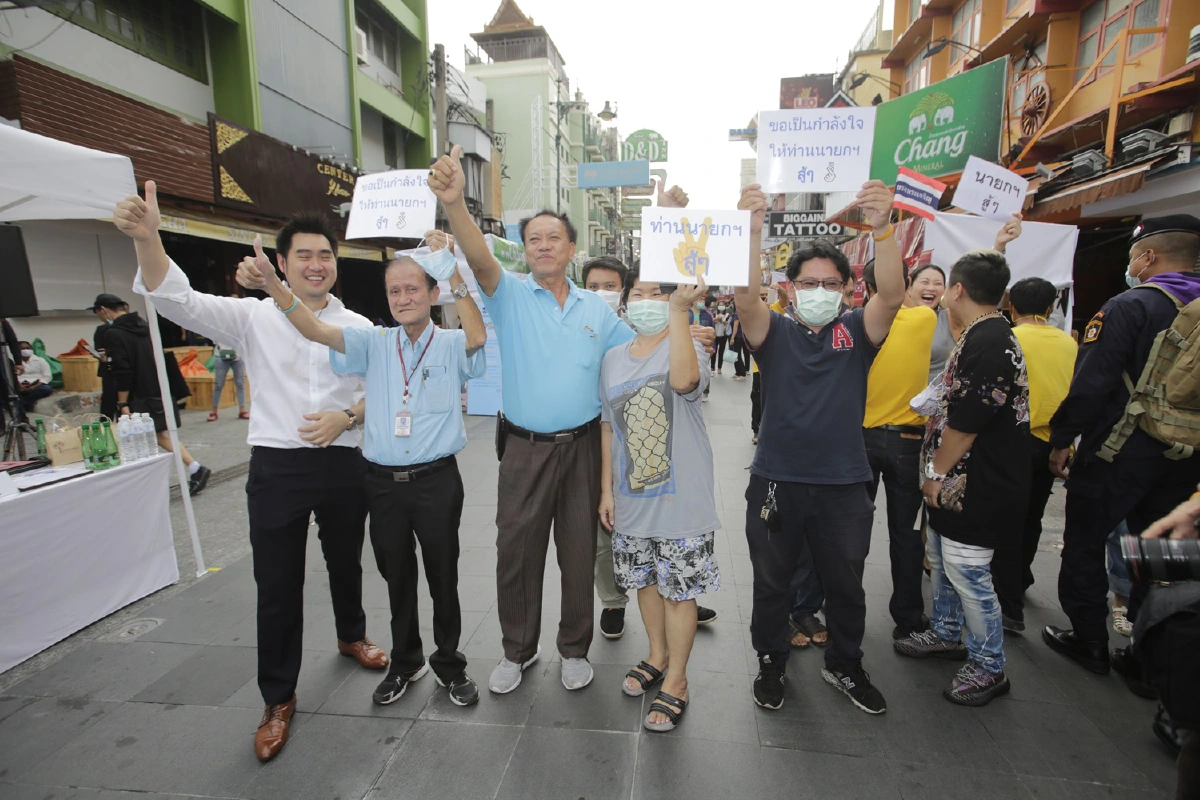 "บิ๊กตู่"เปิดงานสวัสดีข้าวสาร ผู้ประกอบการชูป้าย"นายกสู้ๆ"