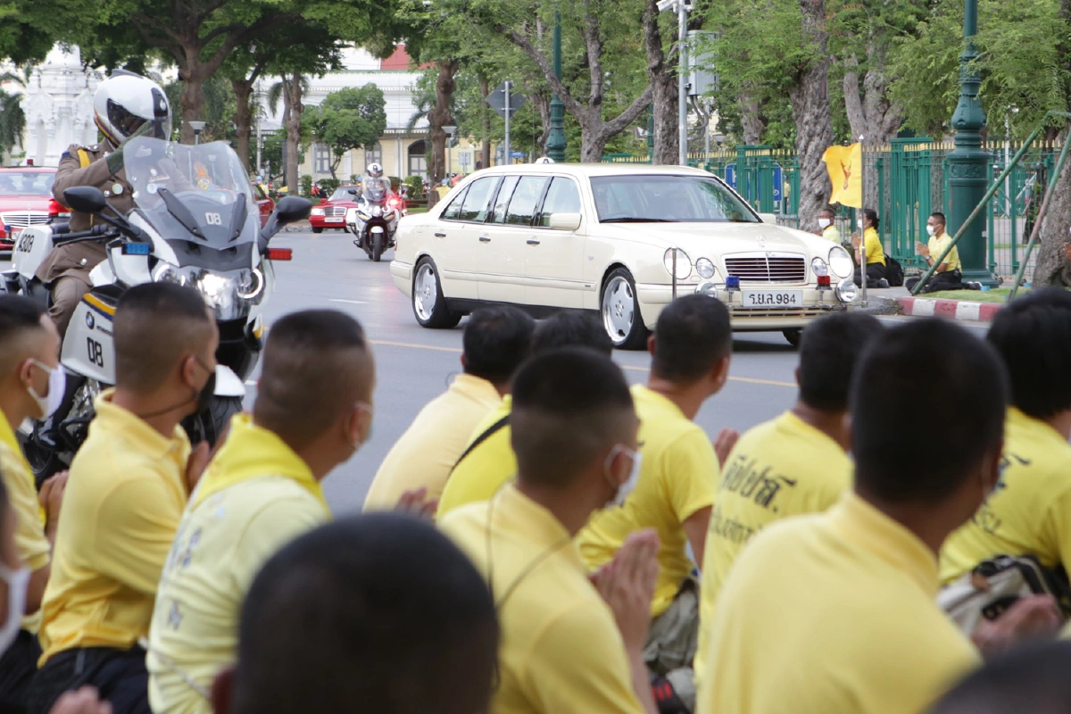 ในหลวง-พระราชินี พระราชทานปริญญาบัตร ม.ธรรมศาสตร์
