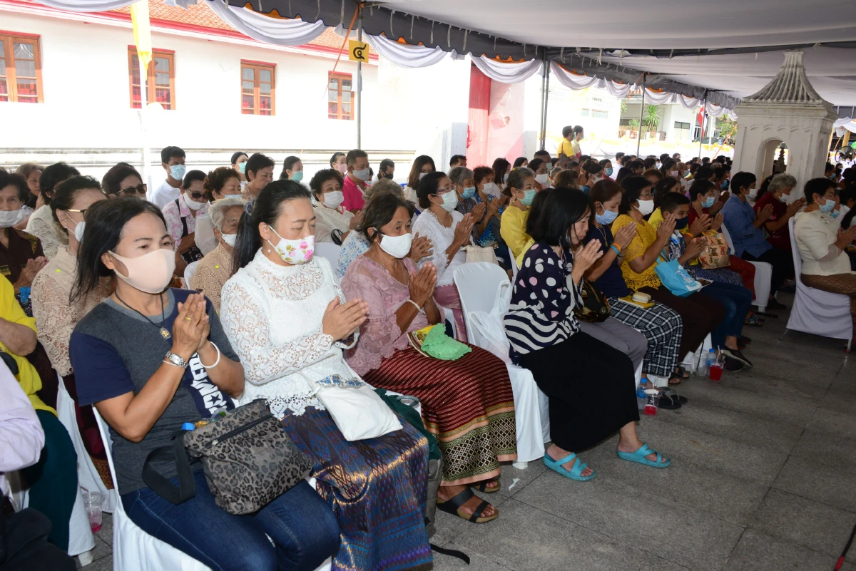 มท.ถวายผ้าพระกฐินพระราชทานวัดเศวตฉัตร วรวิหาร